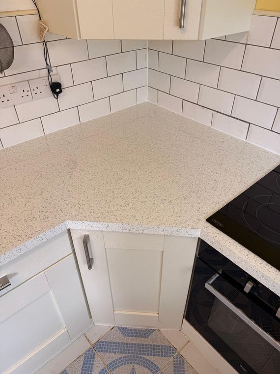 Corner run of units above a patterned floor