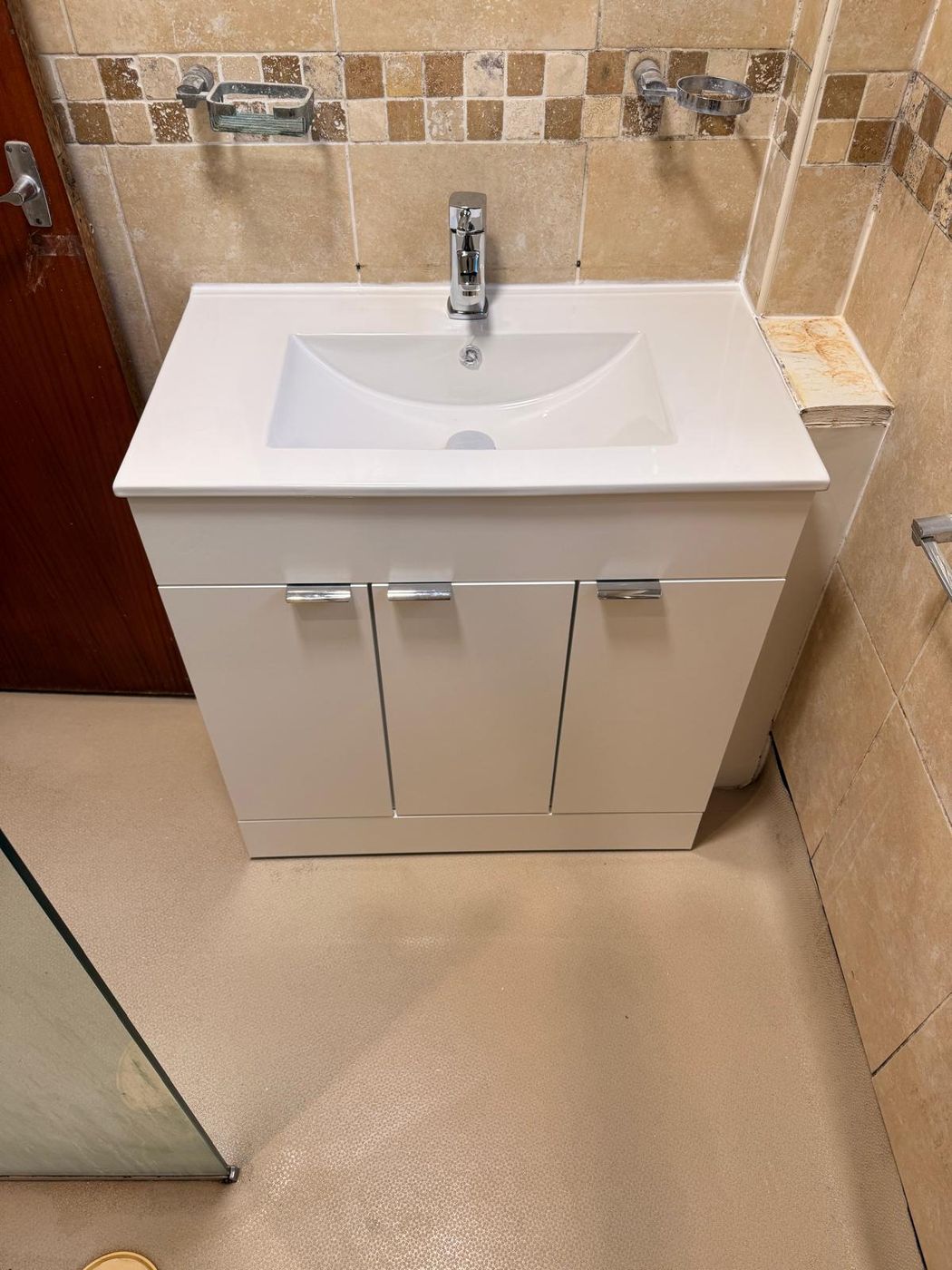 New gloss white vanity unit and basin in the same position